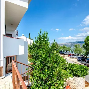 apartment-and-rooms-jozo.hotels-in-trogir.com/