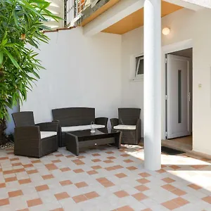  Apartament Mandic With Parking